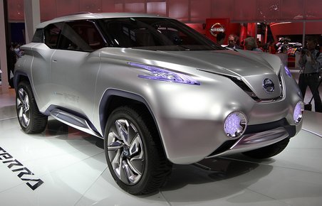 Nissan Terra har en dramatisk fremtoning.