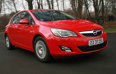 Opel Astra produceret mellem 2010 og 2012 kan have fejlbehæftet batteridæksel.