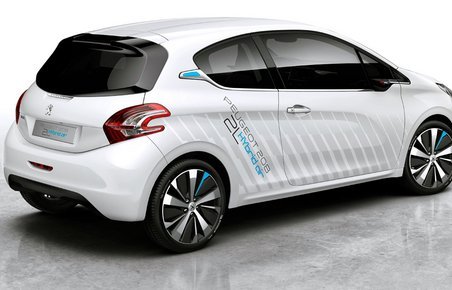 Peugeot 208 med luft-hybrid-teknik.