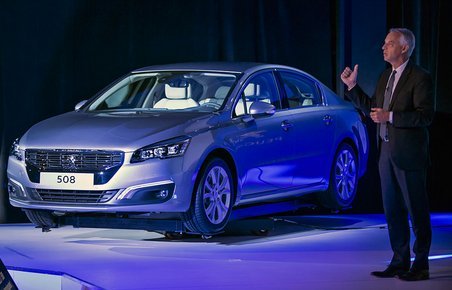Den opdaterede Peuegoet 508 præsenteres af produktdirektør Xavier Peugeot.