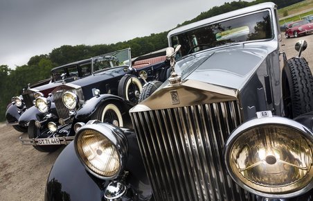 Navnet er stadig Klampenborg Classic Motor Meeting – men det kendte klassiker-træf rykker i år til Charlottenlund Travbane