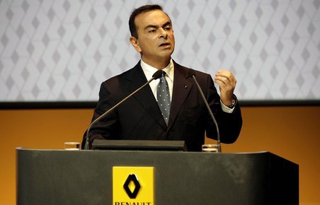 Renault-chef Carlos Ghosn vil nu personligt undskylde over for de tre fyrede.