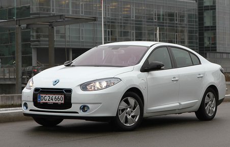 Renault Fluence Z.E. kører nu rundt på danske nummerplader. Prisen kan holdes nede på 209.000 kr., da bilen sælges uden batteri.