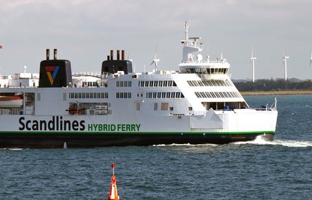 M/F Prinsesse Benedikte, den første af Scandlines' hybridfærger, skal tre måneder ekstra på værft.