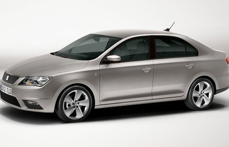 Seat Toledo har et ret forsigtigt design i forhold til mærkets nye designstil. Ikke så mærkeligt, når bilen mest er en Skoda.