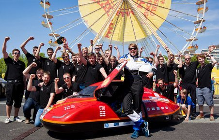 Velfortjent jubel hos DTU Roadrunners. Holdet vinder atter Shell Eco-marathon i kategorien alternativt brændstof.