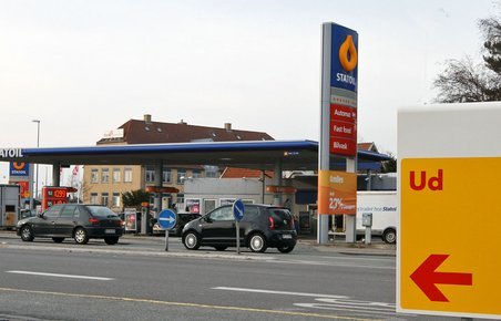 Shell går ud af Danmark. Firmaet har nu solgt tankstationerne til det firma, der i forvejen ejer Statoils stationer.  