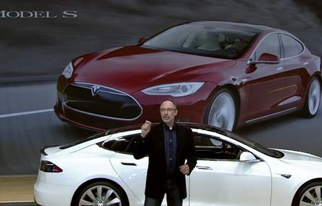 Tesla-chef Elon Musk markerer, at en milepæl er noget: De første Model S leveres til kunder 22. juni.