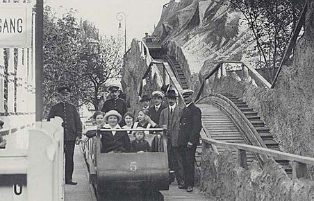 Billede af Tivolis Bjergrutschbane (uden ”e”), som den hed og så ud i 1915