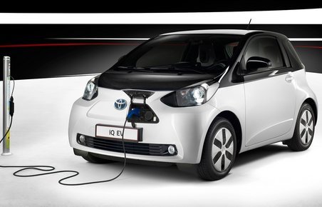 Toyota iQ EV får premiere på Paris-udstillingen. 