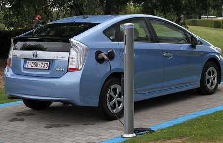 Toyota Prius Plug-In kan køre 25 km på strøm fra elnettet.