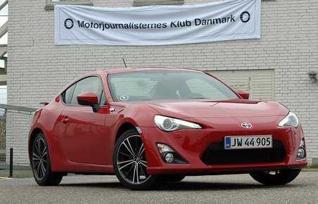 Toyota GT86 (billedet) og Subaru BRZ er i år tildelt æresprisen fra danske motorjournalister.