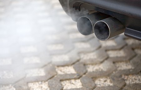 Ny emissionstest af biler på vej.