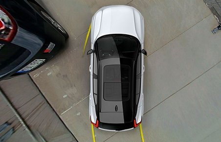 Volvo XC40 set som model på bilens egen skærm.